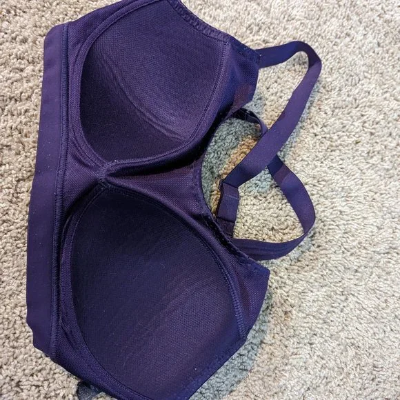 Victoria Secret Sports Bra 32D - Picture 2 of 4